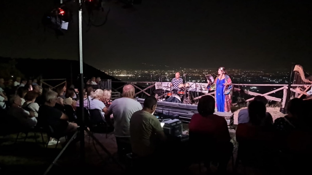 Successo per l’apertura di “Estate a Palma”, Borgo Castello saluta il concerto dei Gatos do Mar - 