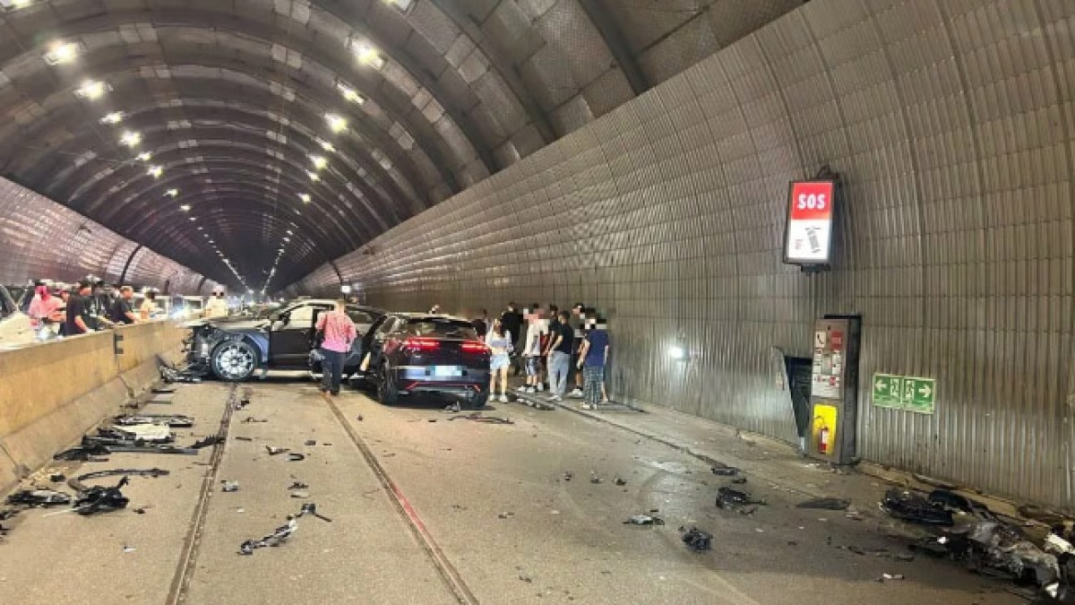 Incidente in galleria, distrutta anche una Lamborghini - 
