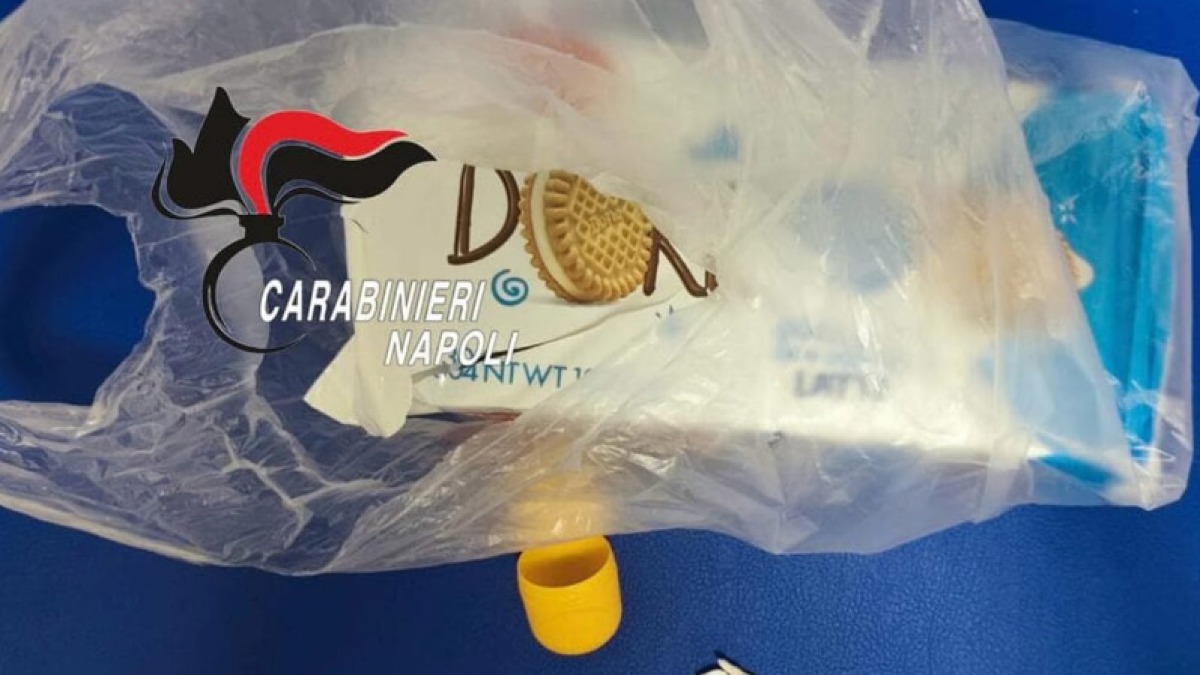 Un pacco di biscotti per il paziente ricoverato, ma era pieno di cocaina - 