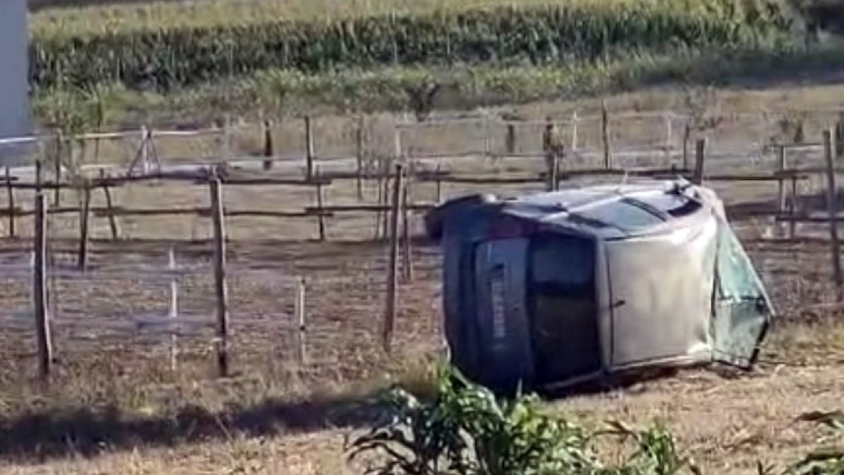 Auto si ribalta, a bordo c'era un 30enne - 
