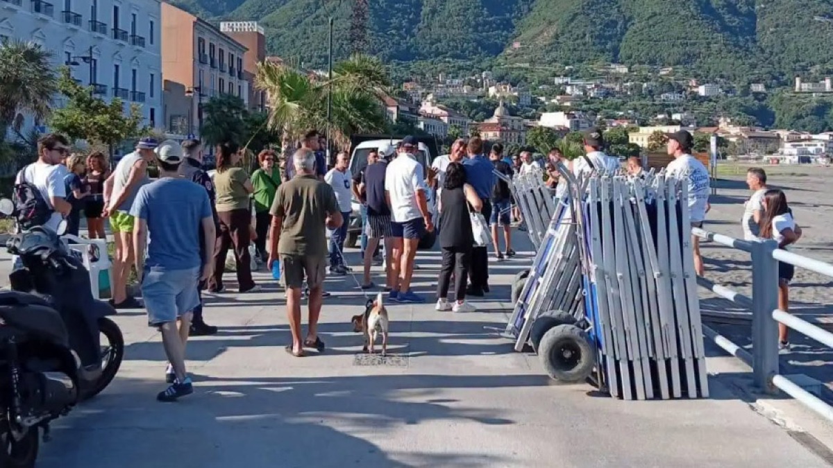 Maxi-sequestro agli abusivi sulla spiaggia vesuviana - 