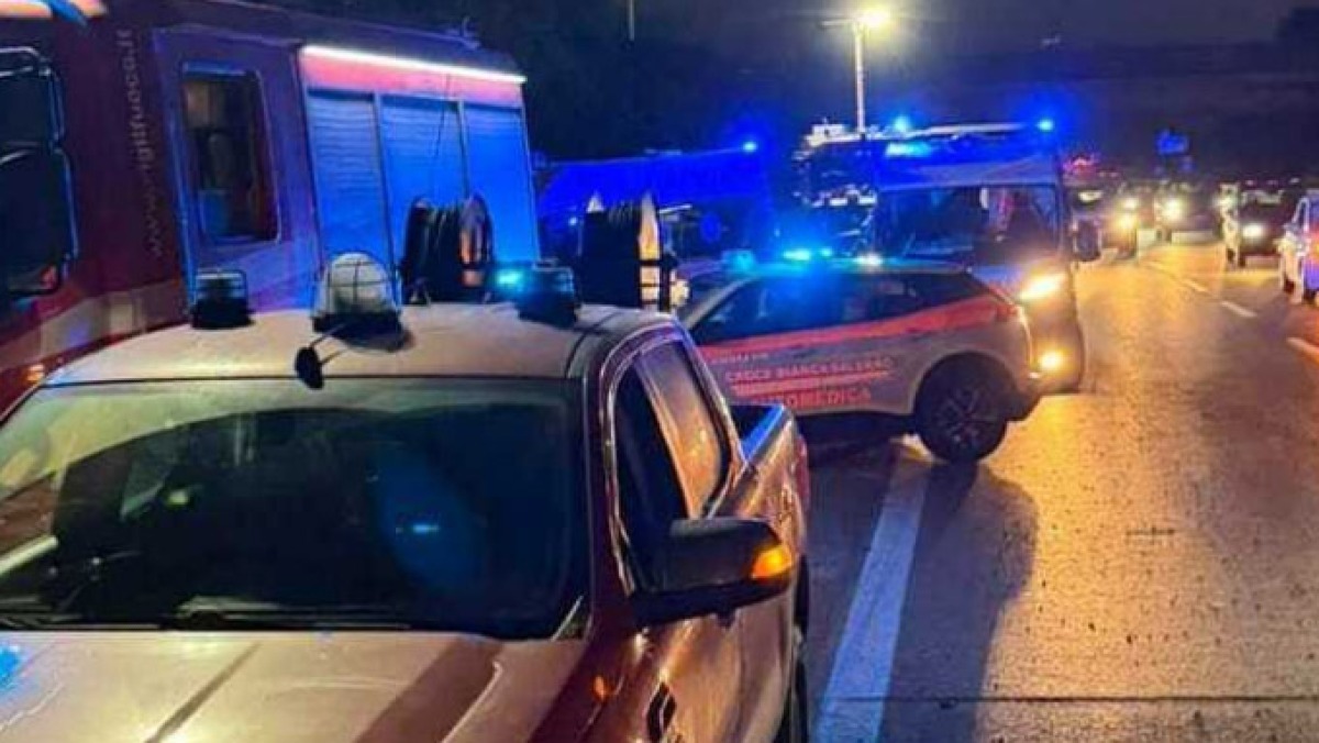 Esplode pneumatico sulla Nola-Villa Literno, 5 feriti - 