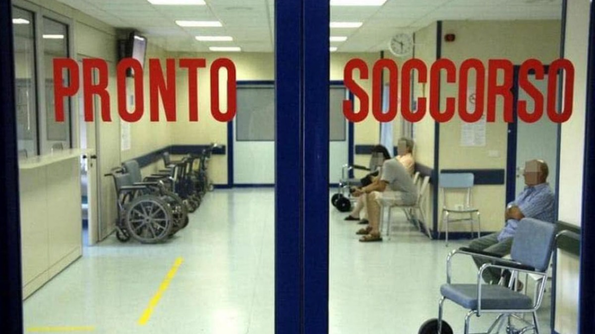 Abbandonato già morto davanti al pronto soccorso - 