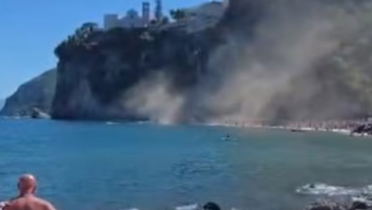 Bagni vietati vicino alle coste per il rischio di crolli - 