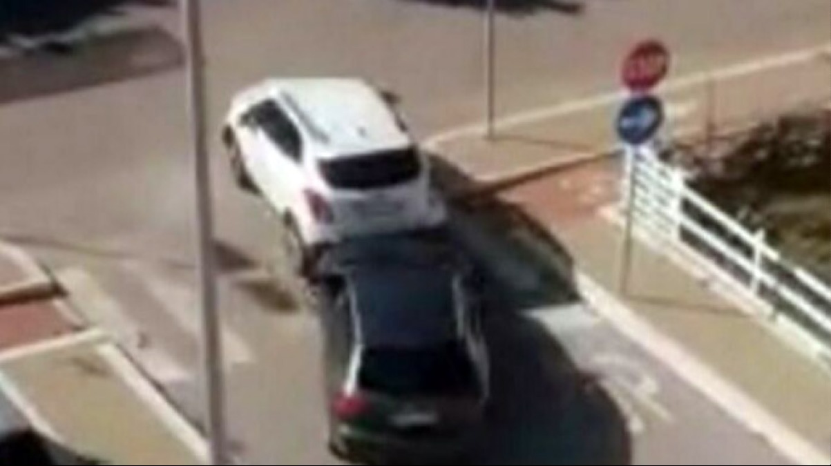 Auto spinte, rubate e private dei pezzi di ricambio - 