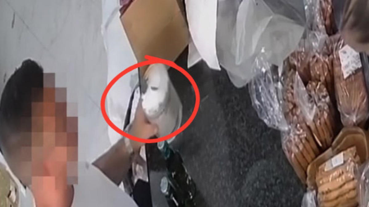 Va in panetteria e ruba il salvadanaio con le offerte - 