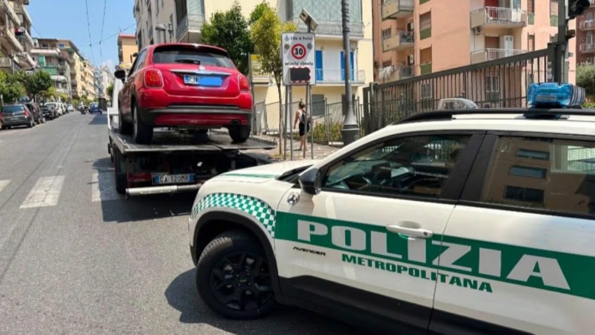 Ritrovata auto rubata nel Vesuviano: ora aveva una targa polacca - 