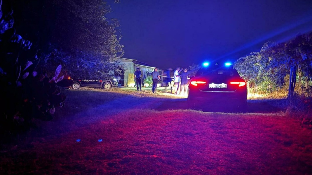 Un uomo e una donna trovati senza vita in auto - 
