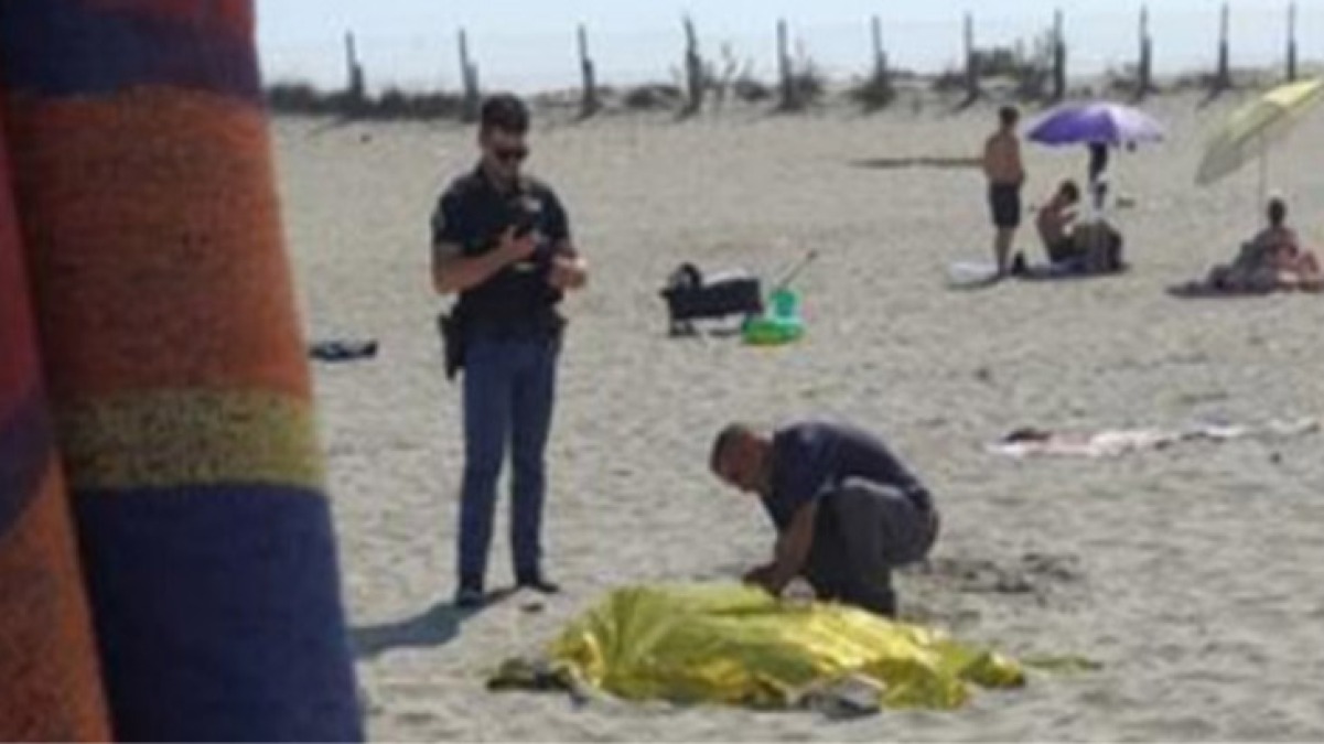 Donna entra in mare e perde la vita in diretta video - 