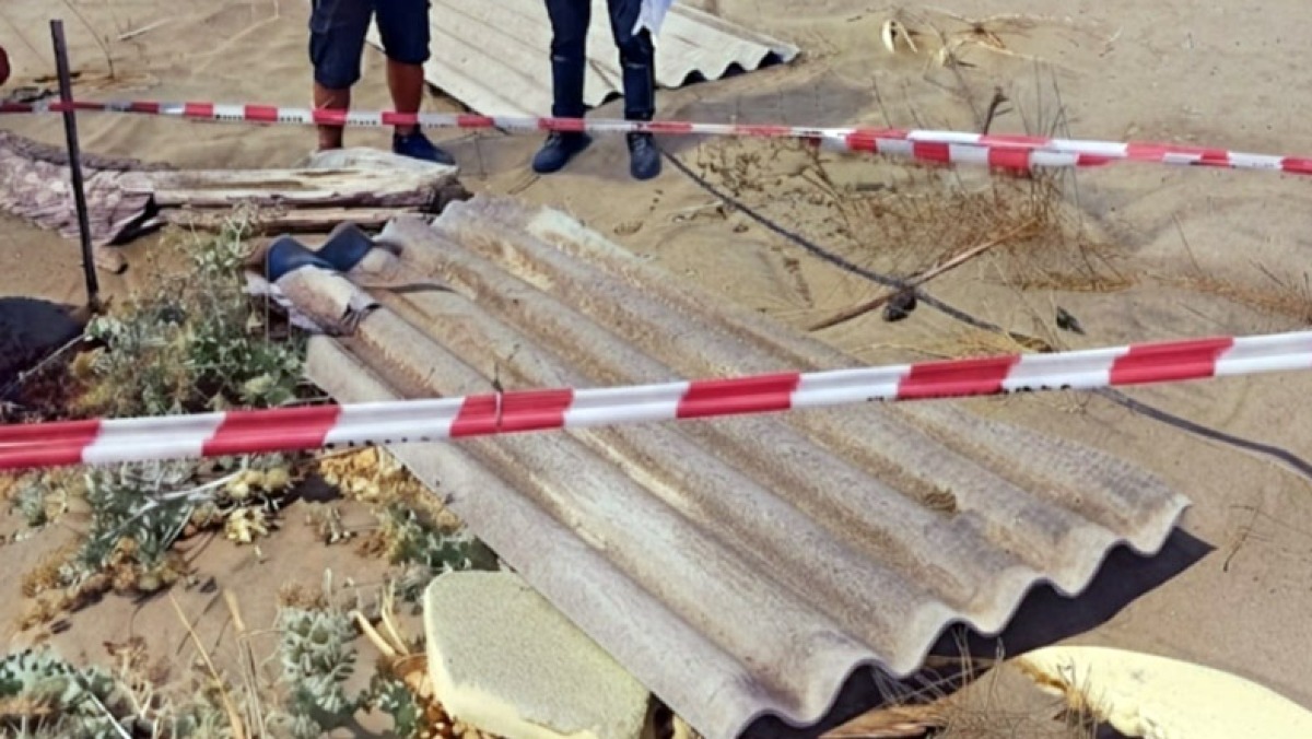 Spiaggia utilizzata come discarica abusiva di amianto - 