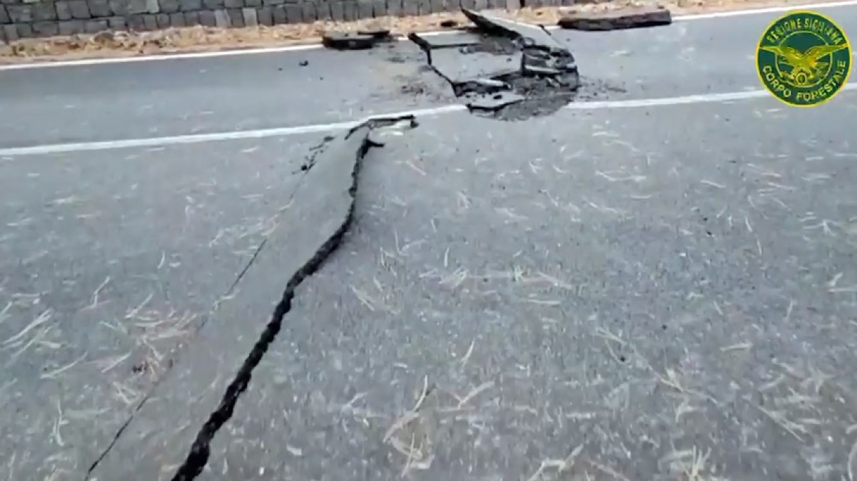 Terremoto al Sud, fratture nelle strade - 