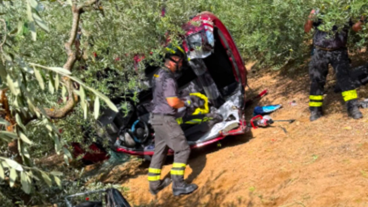 Auto precipita per 30 metri in un uliveto: donna grave - 