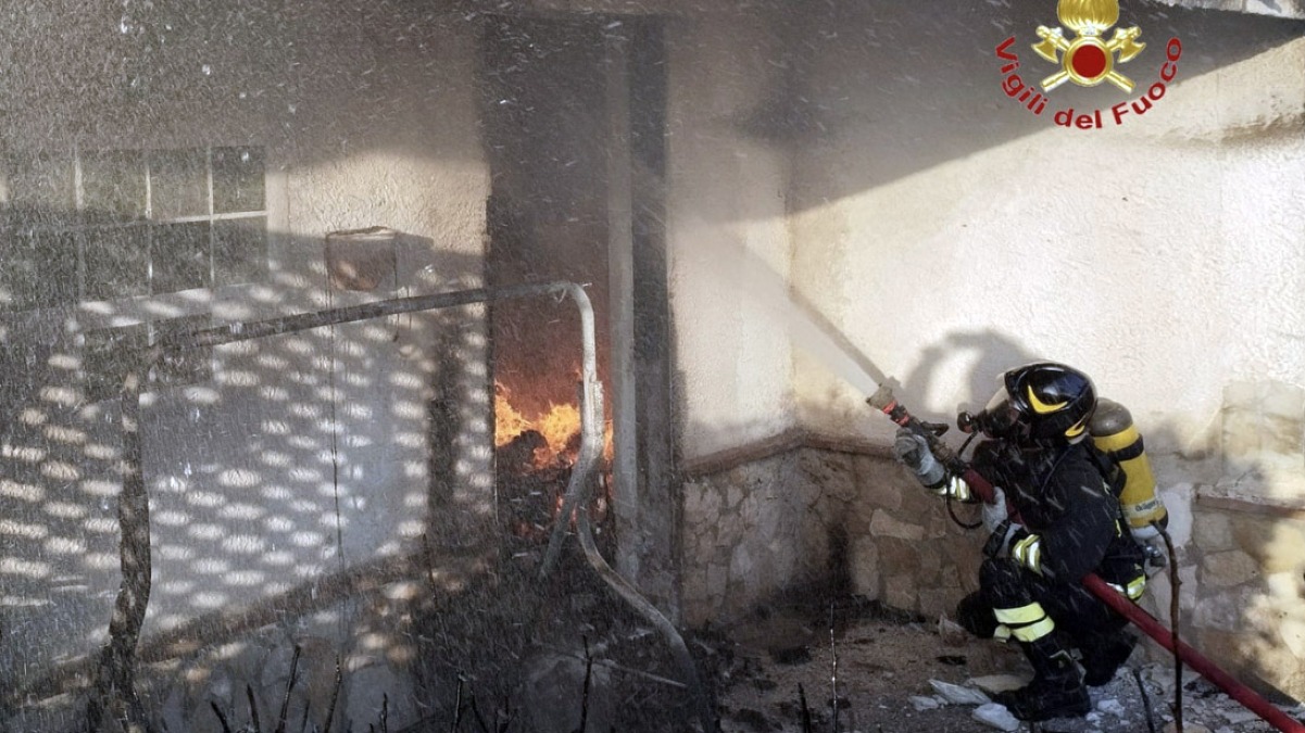 Incendio nel noto residence in Campania: turisti nel panico - 
