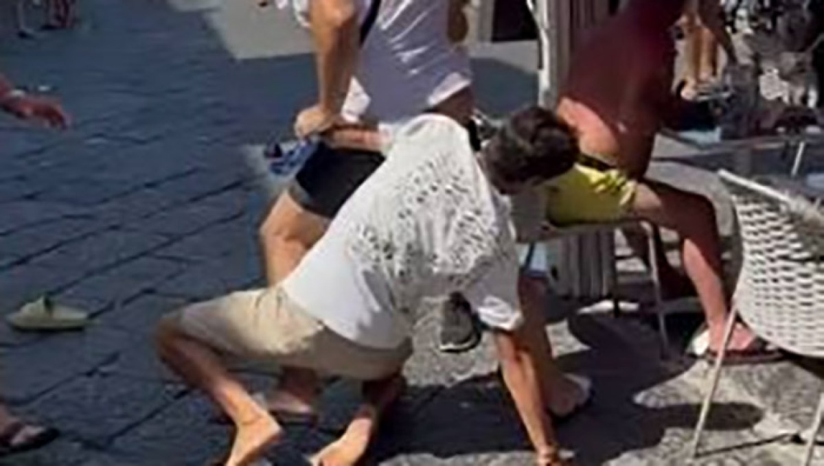 Violenta rissa a Capri tra turisti e titolari di un negozio di souvenir - 