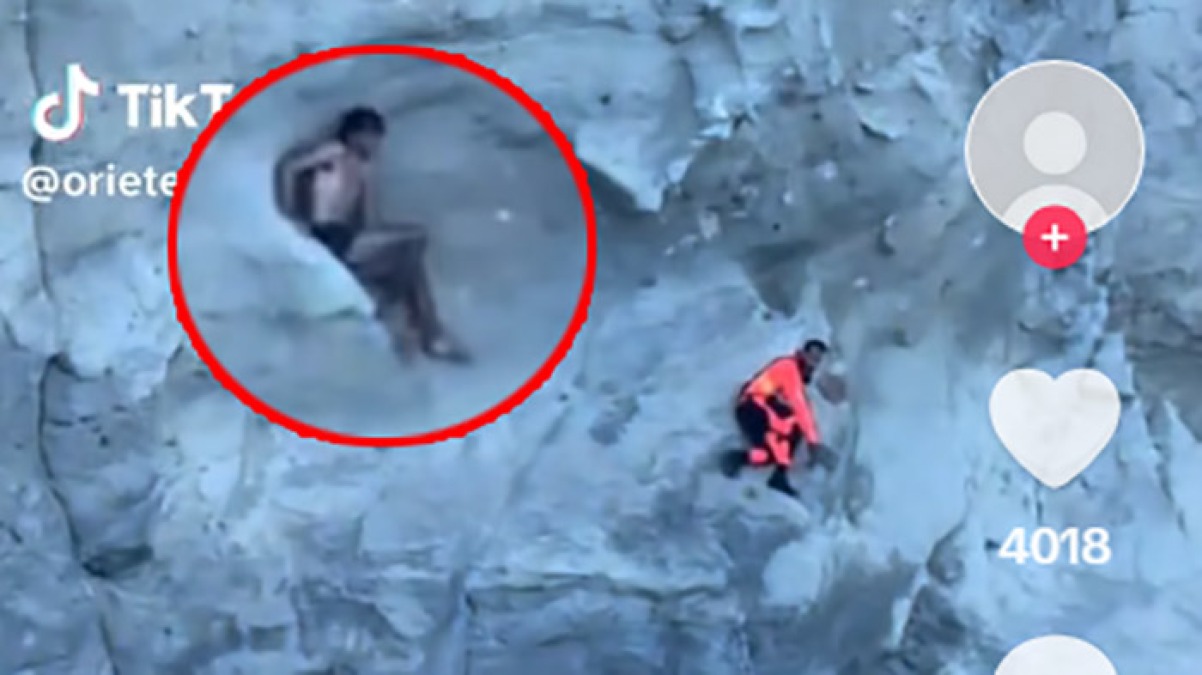 Ragazzo resta bloccato sulla scogliera - 