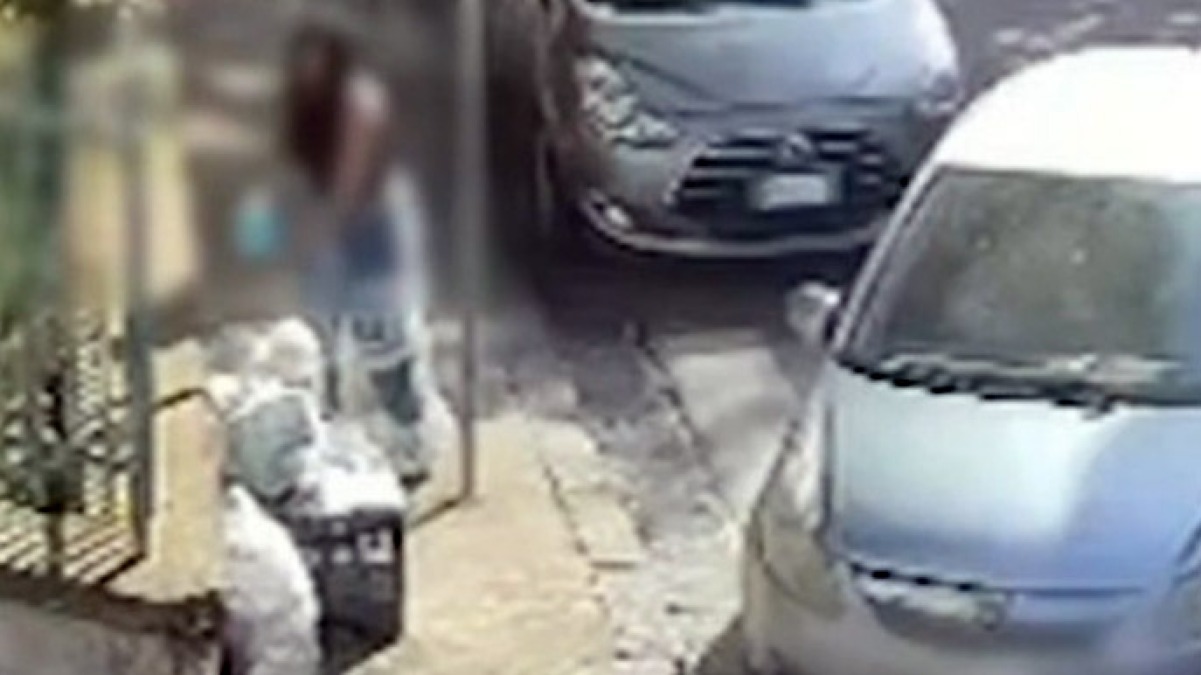 Telecamere riprendono chi sversa i rifiuti: beccati nel Vesuviano - 