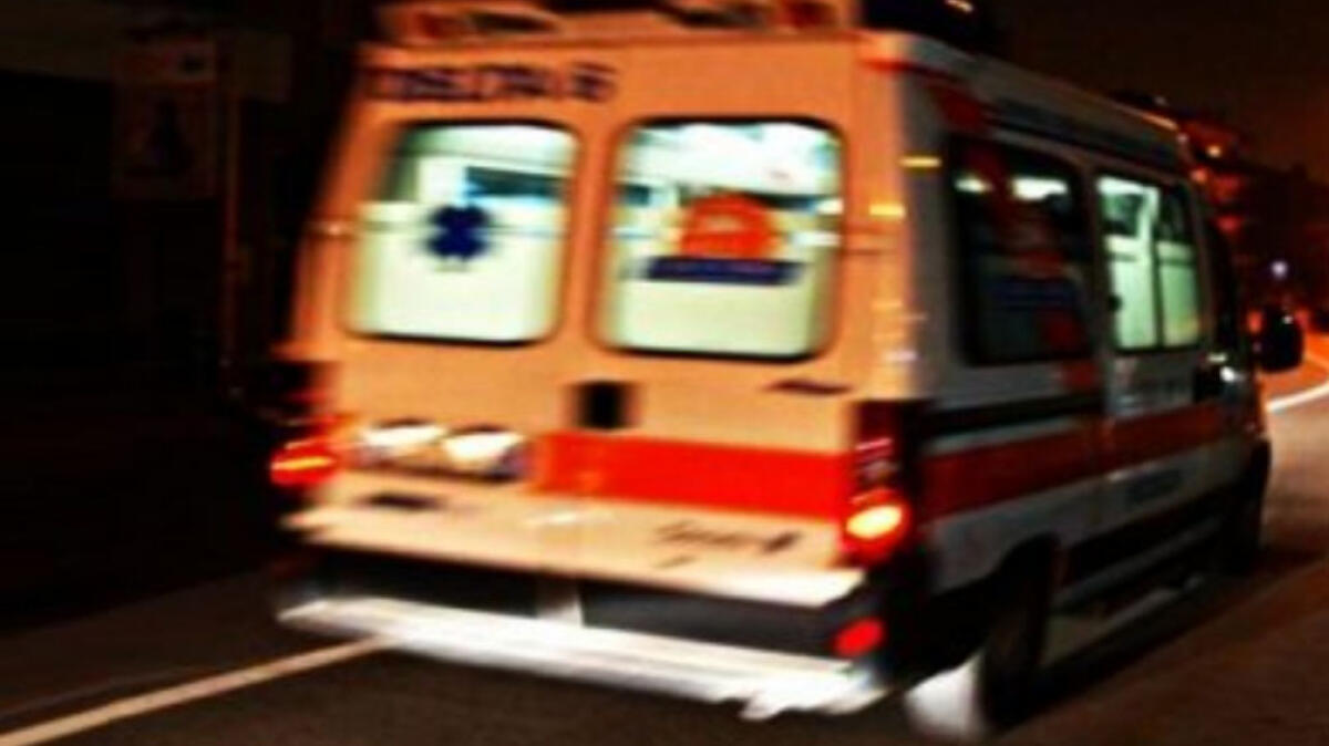 Investita sotto casa mentre getta la spazzatura - 