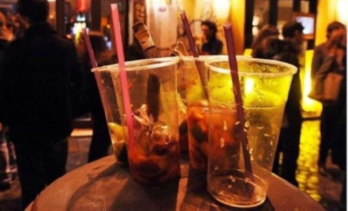 Doveva essere a casa, invece lo trovano ferito in un locale - 