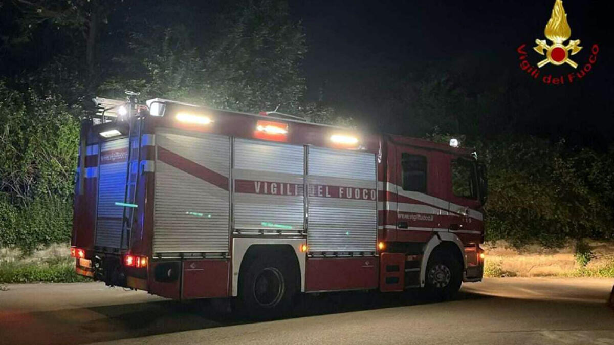 Giovane donna senza vita nella casa in fiamme: corpo penzolante - 
