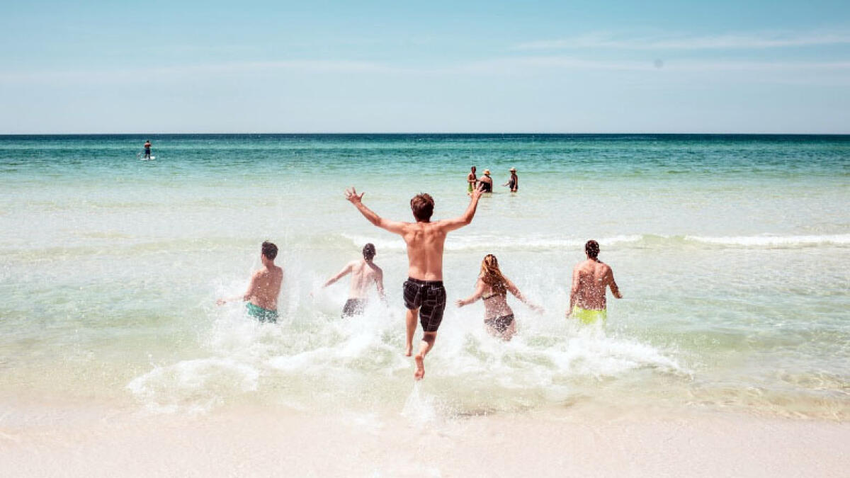 Fanno il bagno a mare, 25 bambini ricoverati per malore - 