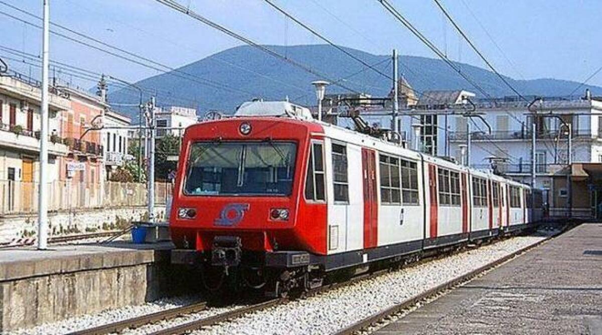 Guasto anche a Torre: Circumvesuviana nel caos assoluto - 