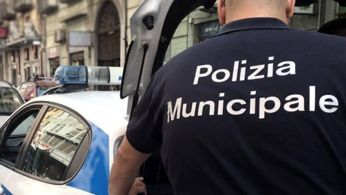Sputa sull'auto dei vigili, c'è la maxi-sanzione - 