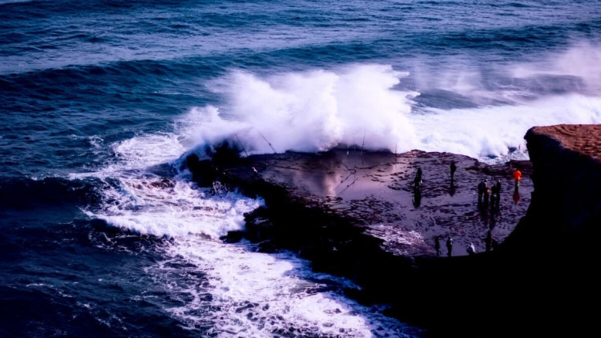 Si tuffa nel mare agitato e perde la vita - 