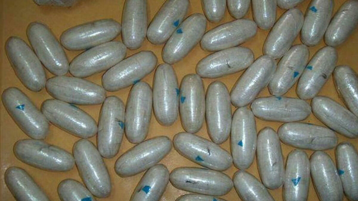 Dalla Campania con l'addome pieno di ovuli di droga - 