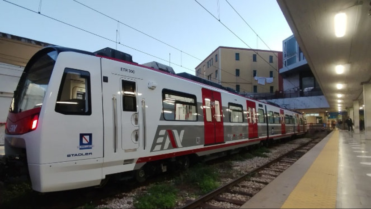 Circumvesuviana, servizio rivoluzionato orari e problemi - 
