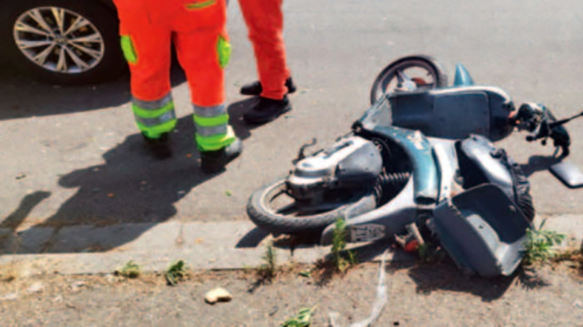 In tre scappano sullo scooter dopo la rapina, uno cade e muore - 