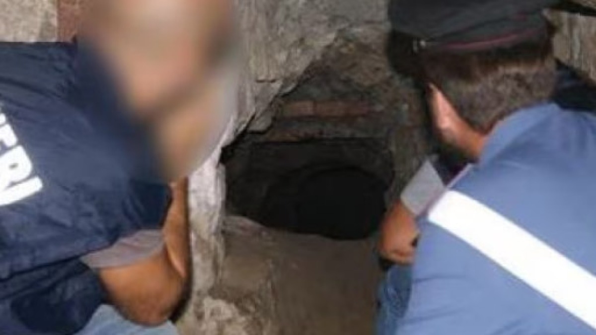Rumori nel sottosuolo vicino alla banca, scatta l'allarme - 