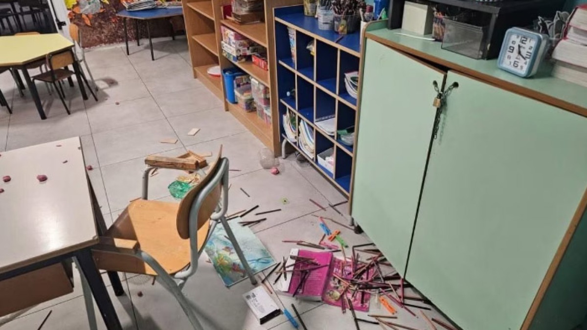 Svuotano la cassaforte di una scuola e portano via anche il materiale didattico - 