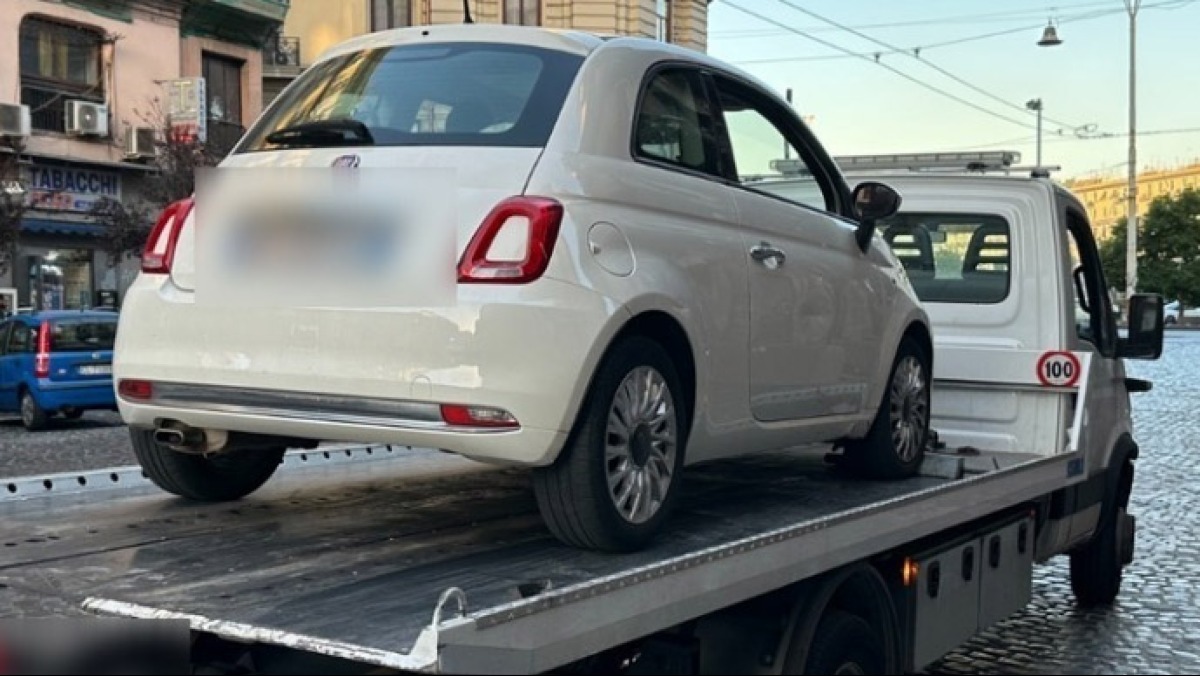 Telaio di un'auto, targa di un'altra: trovata auto rubata - 