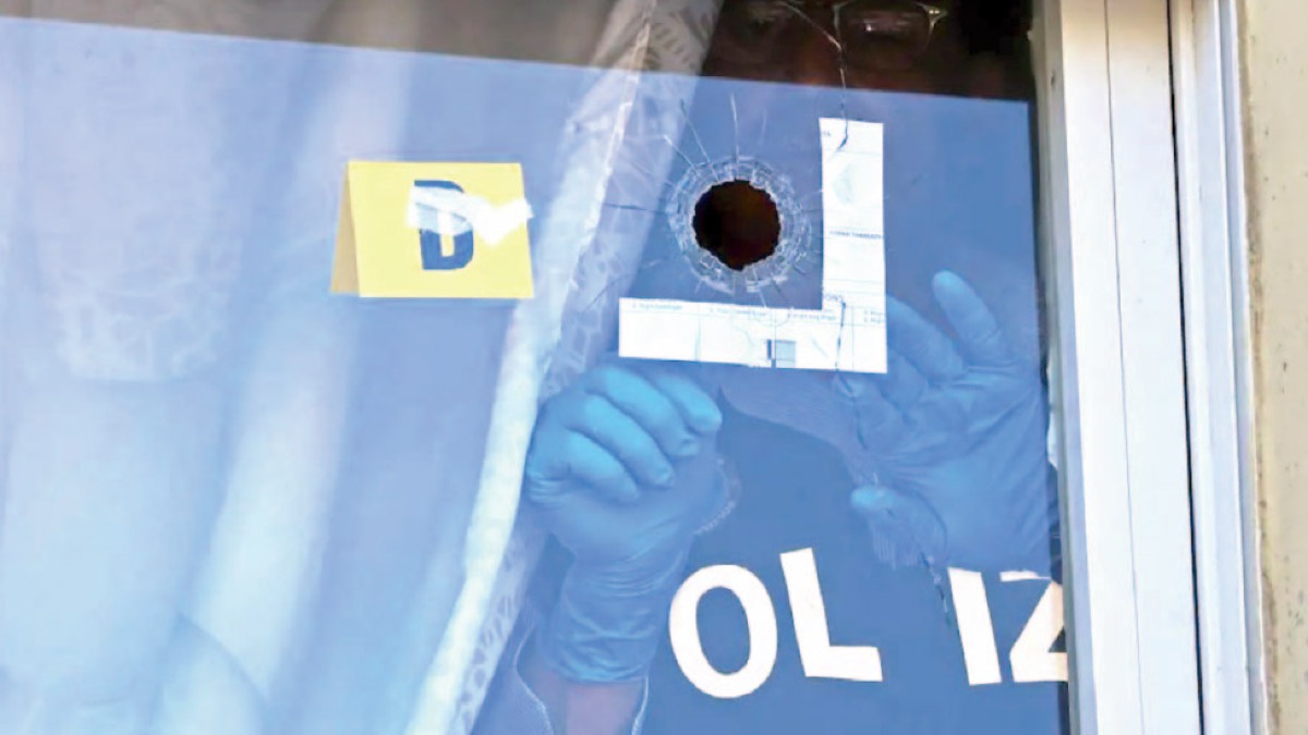 Stesa notturni contro una casa - 