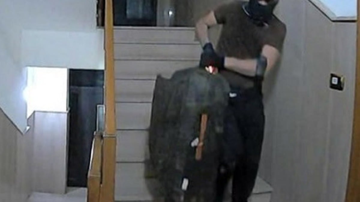 Ladri ripuliscono quasi un intero palazzo - 