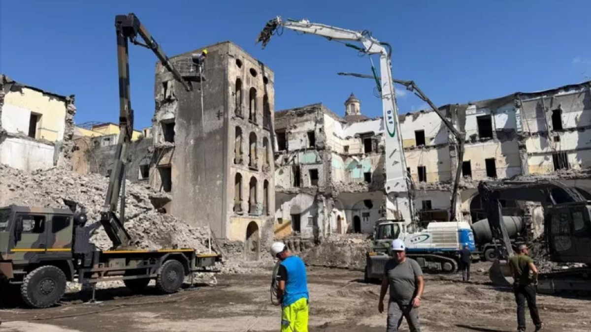 Demolita la torre di Palazzo Fienga - 