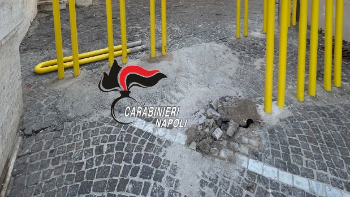 Due minori sradicano paletto per un video sui social - 