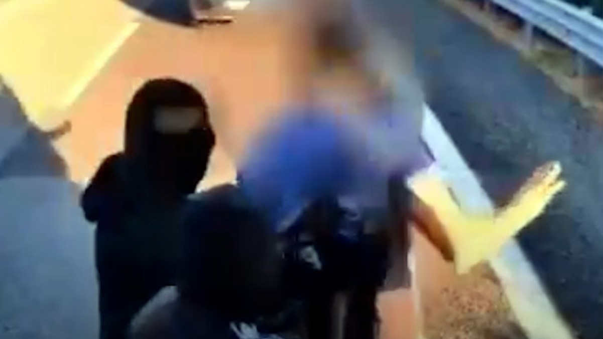 Spari contro il tir, banda porta via il mezzo pesante - 