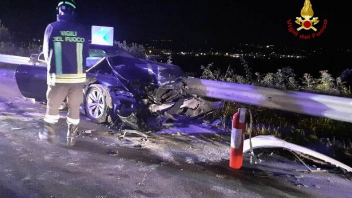 Incidente nella notte, muore ragazza di 17 anni - 
