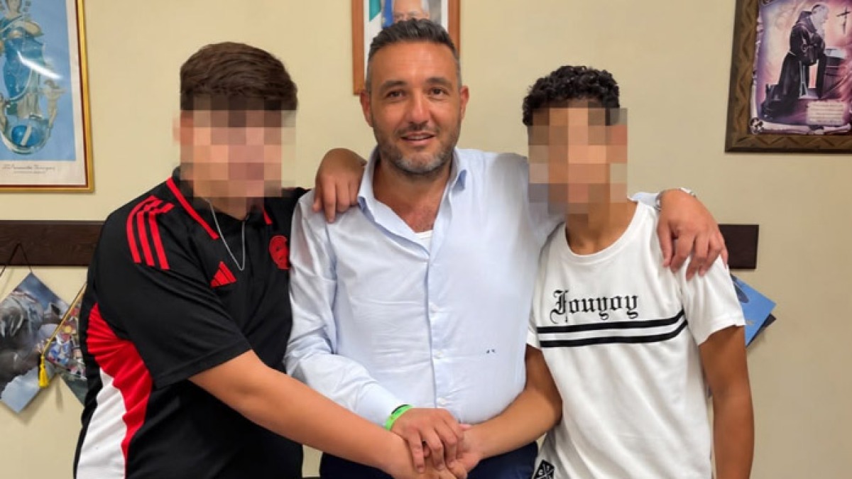 Coltello a scuola a Terzigno, il sindaco fa fare la pace ai due ragazzi - 