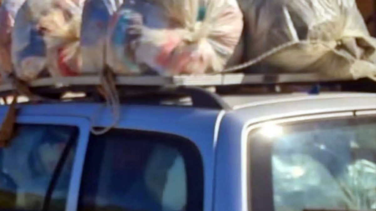 Erano cariche di rifiuti, sequestrate due auto pronte a sversare - 
