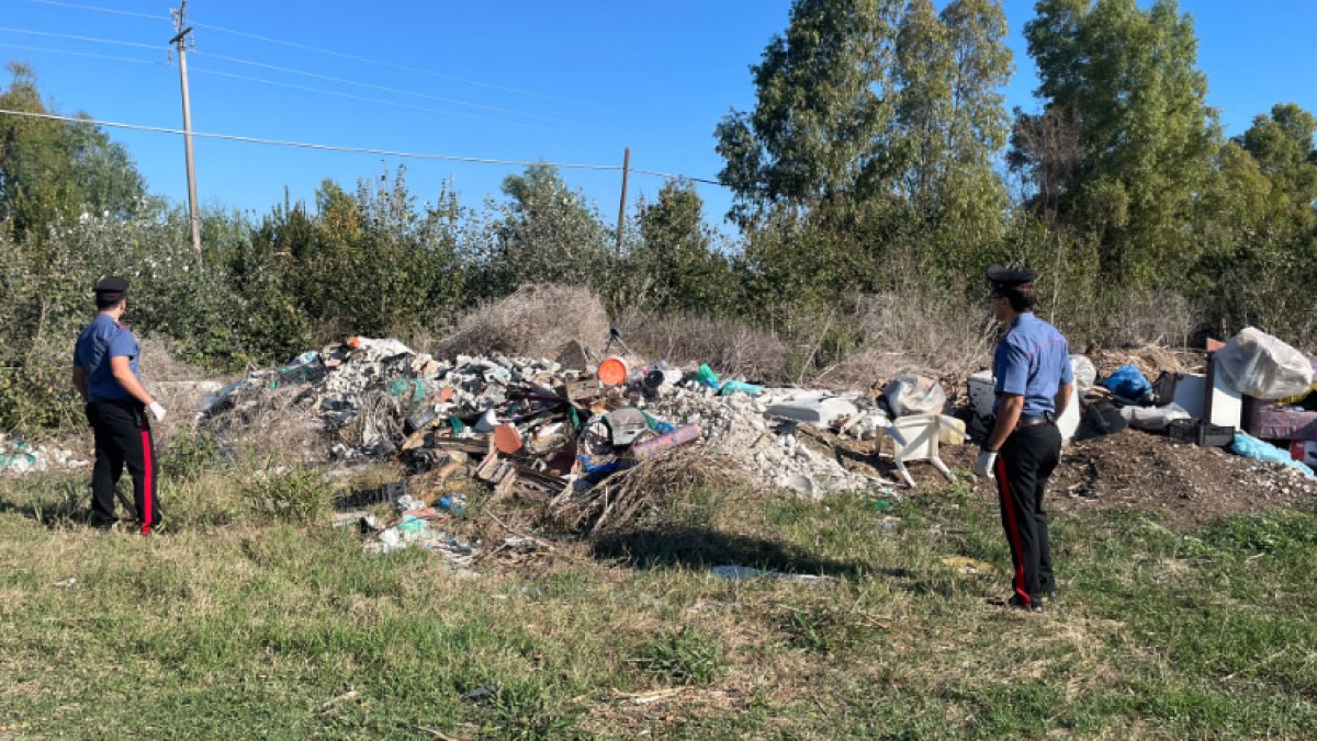 Scoperta discarica abusiva nella Terra dei Fuochi - 