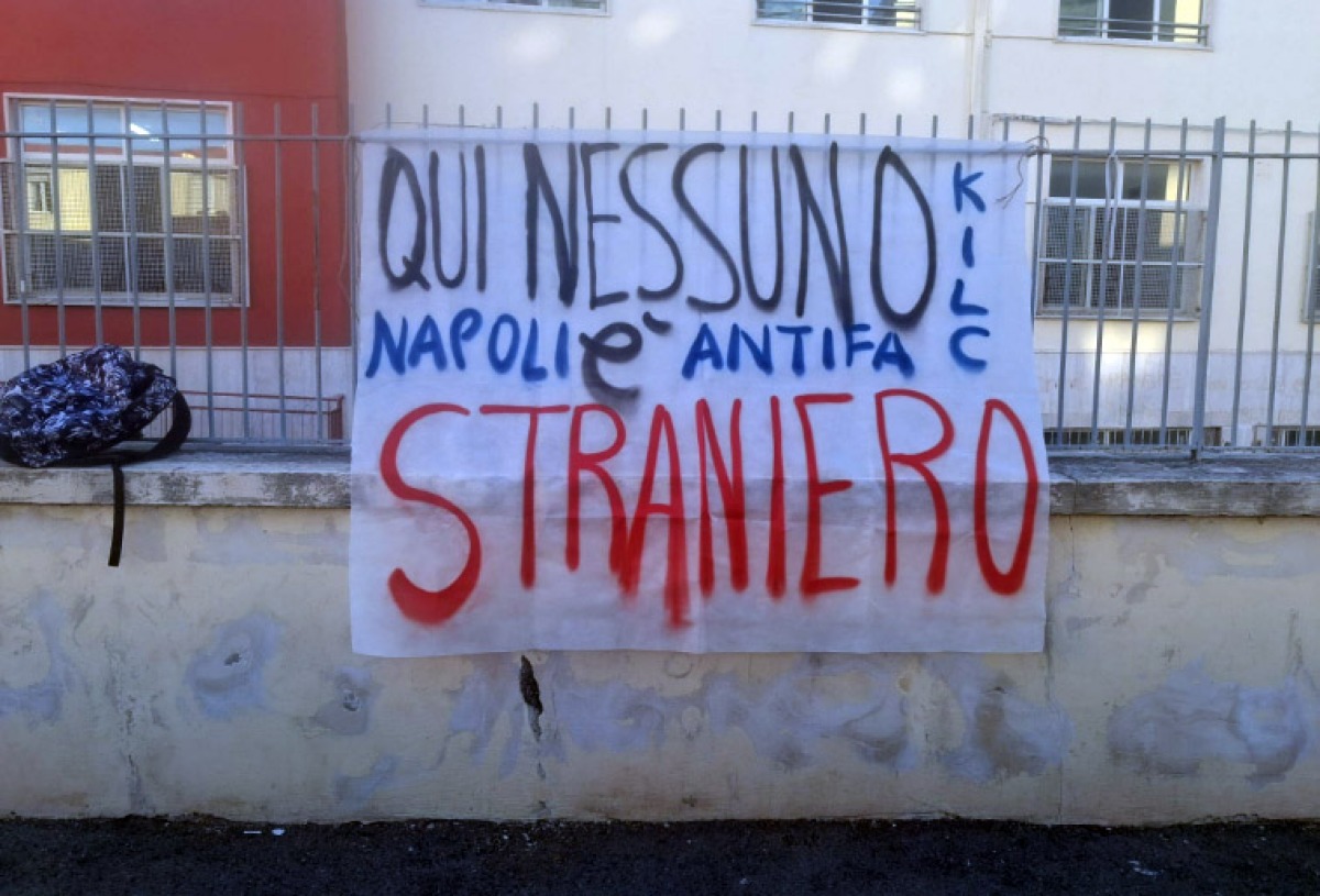 "Qui nessuno è straniero", protesta degli studenti napoletani - 