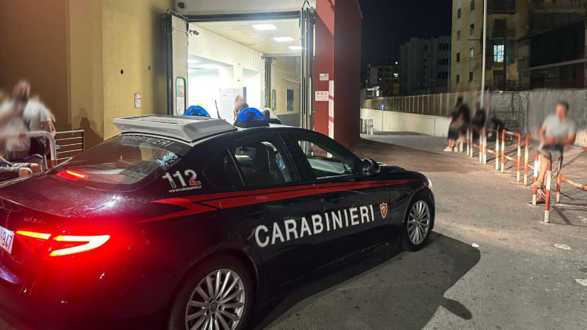Picchia la fidanzata prendendola a calci nel petto - 