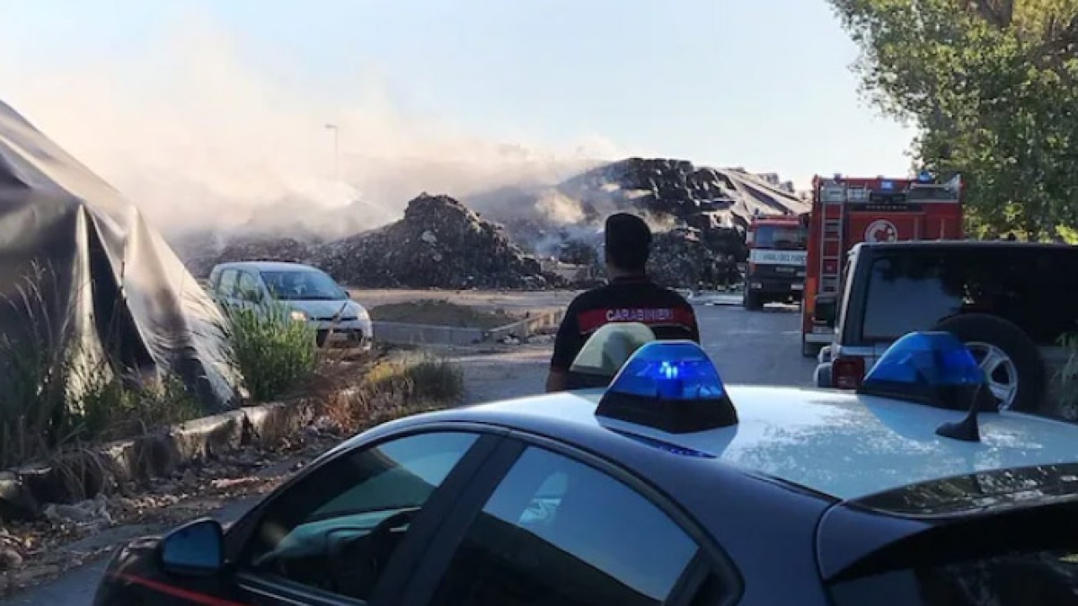 Emergenza ecoballe, terzo incendio in un mese - 