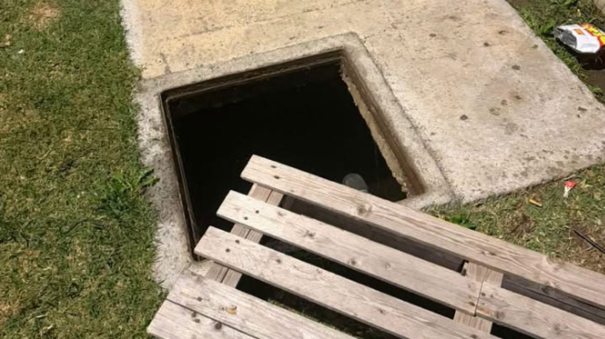 Pericoli nella piazza a Sarno, ci sono anche pozzetti scoperti - 