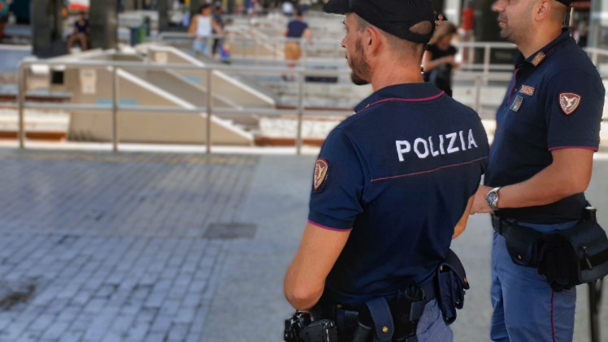 Derubano turista a bordo del treno, arrestate tre donne - 