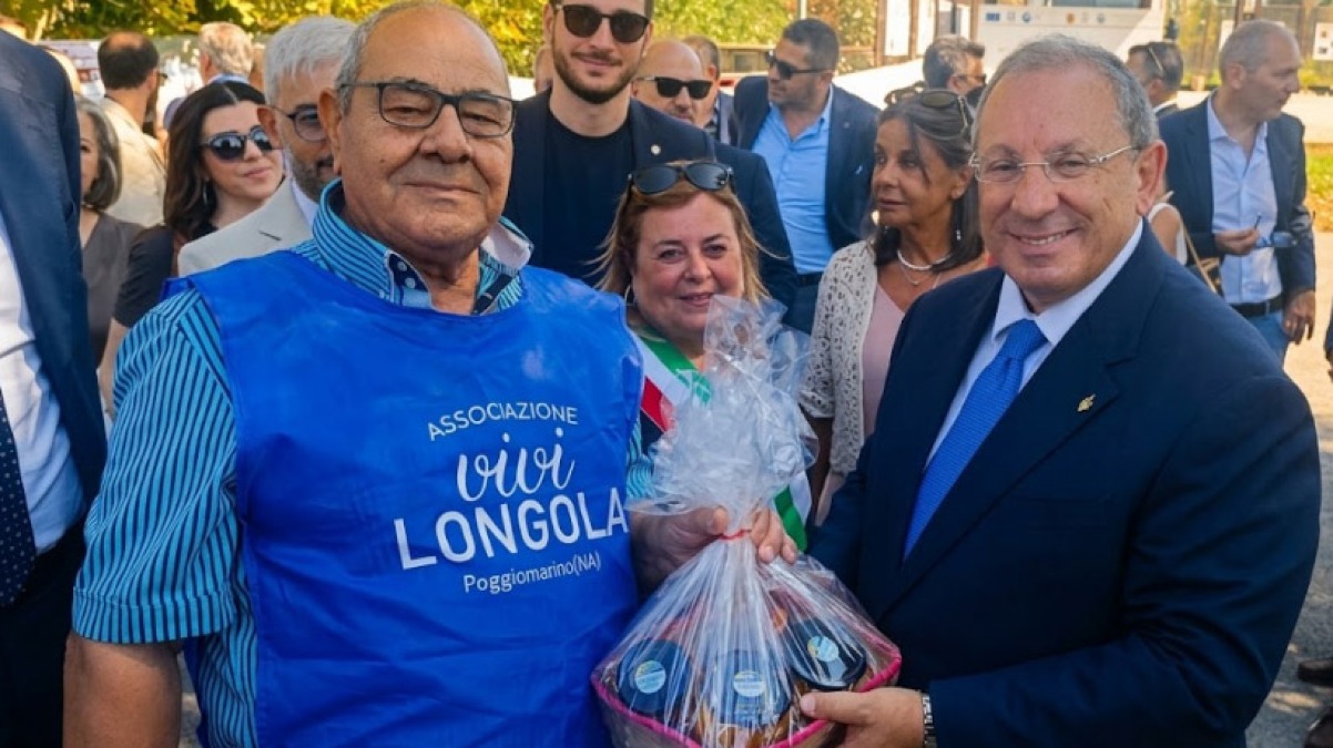 Poggiomarino unita per Longola, il prefetto: "Rispondiamo anche al nuovo incendio" - 
