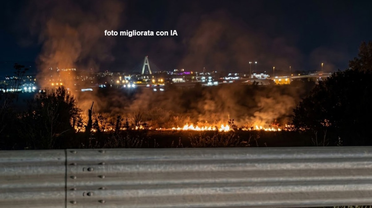 Incendio sulla Statale 268, pericoli per gli automobilisti - 