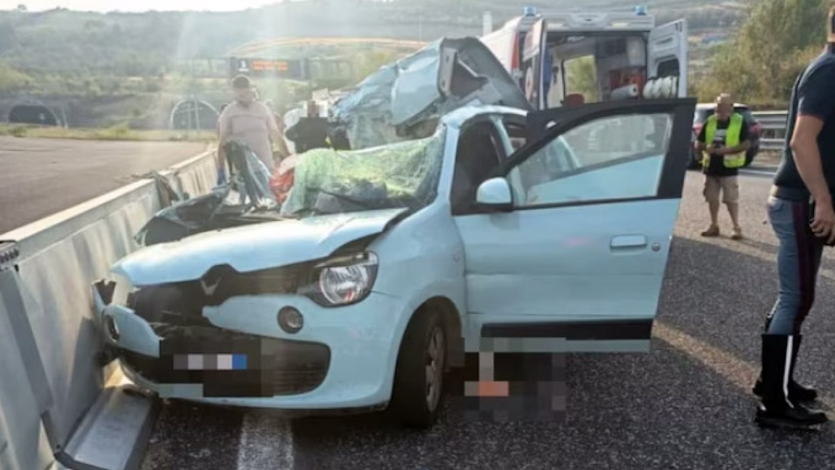 Muore nell'incidente sull'A2, salva la fidanzata alla guida - 